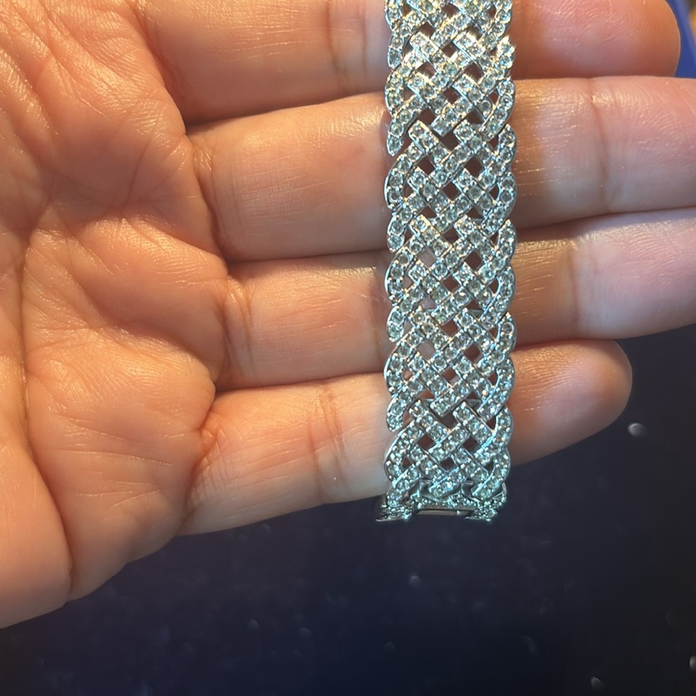 Authentic Swarovski Crisscrossed weave Diamond Bracelet. Excellent condition - Picture 16 of 17